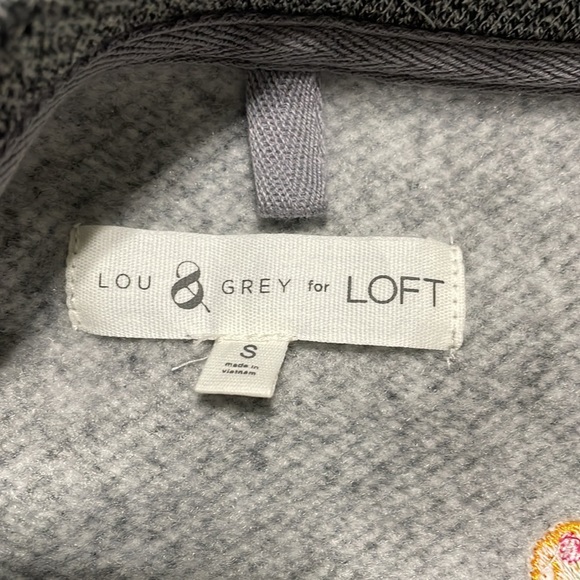 Lou & Grey For Loft Gray Embroidered Pullover Sweatshirt Size Small - Picture 5 of 7
